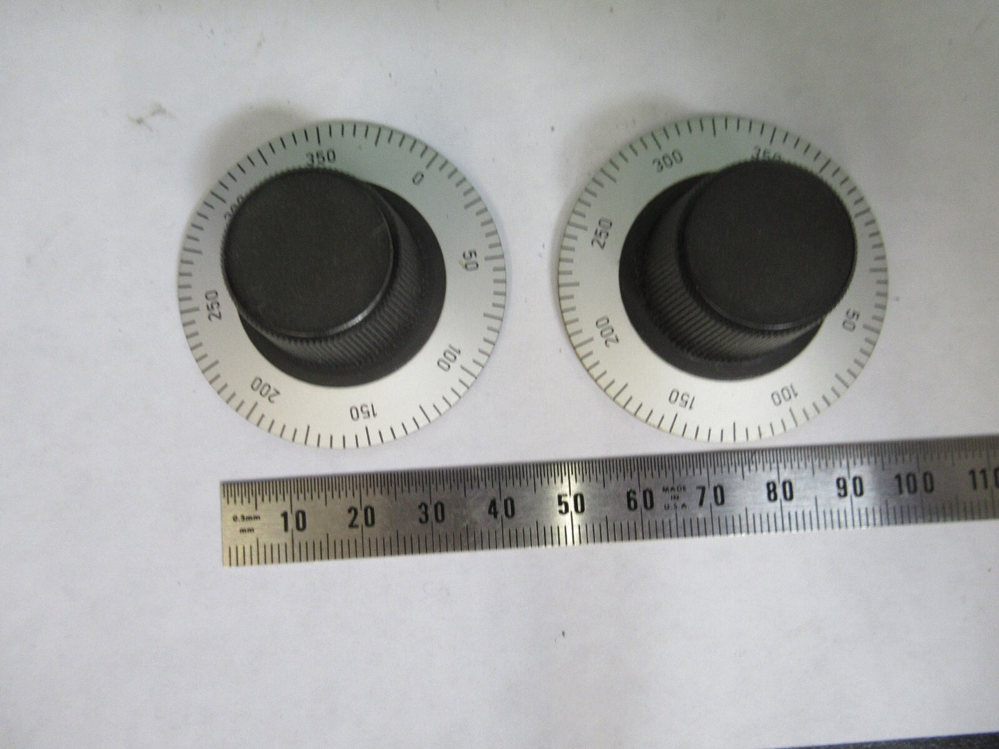 ZEISS GERMANY PAIR KNOBS STANDARD MICROSCOPE PART AS PICTURED G7-A-40