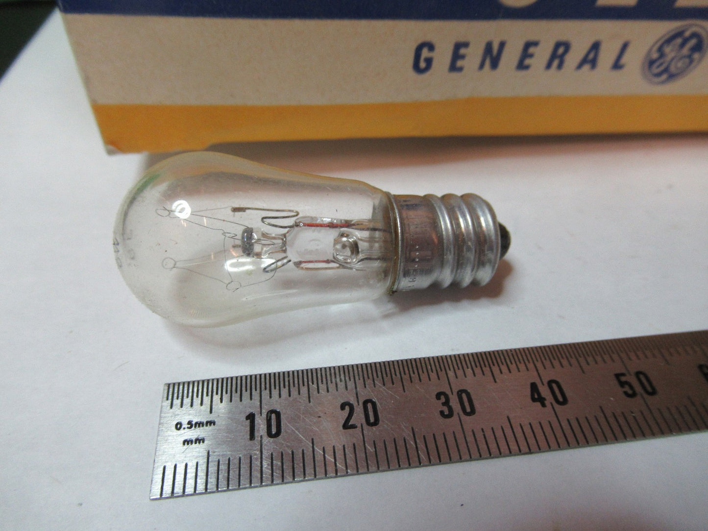 LAMP BULB GE LOT 6 PIECES 6S6-M 6W 120V AS PICTURED W3-C-10