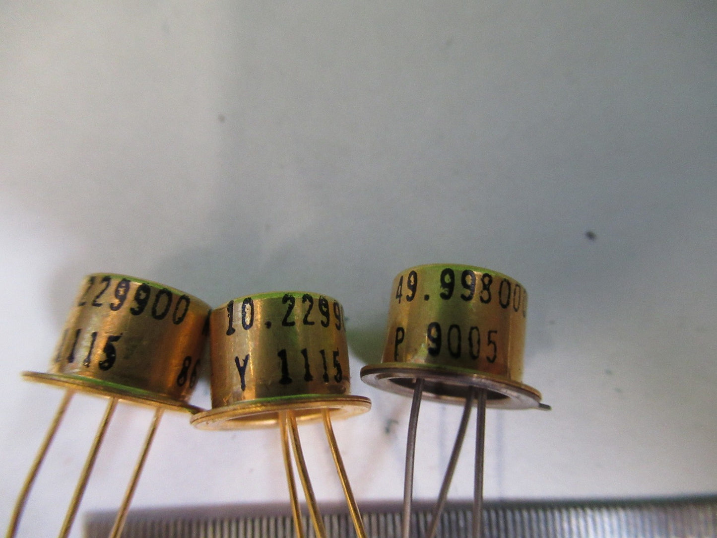 SPACE SWEPT CRYSTALS 10.23 50 MHz QUARTZ FREQUENCY STANDARD  AS PICTURE V3-A-89