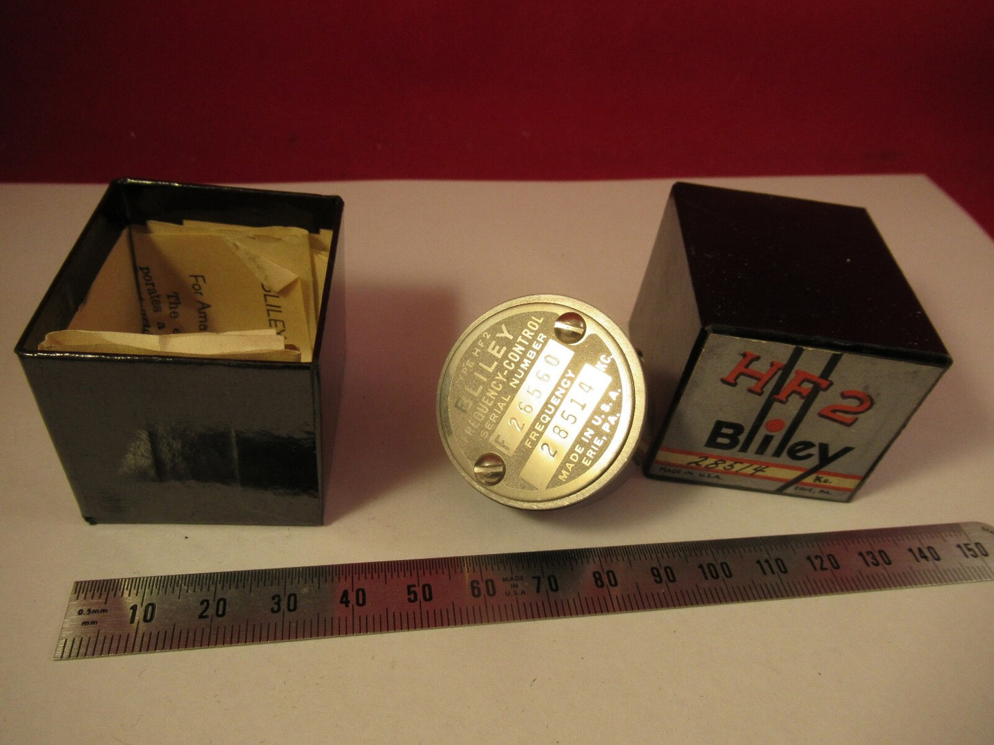 Vintage 1940's Quartz Crystal Bliley Electric Co. HF2 Frequency 28514 Kc +Box