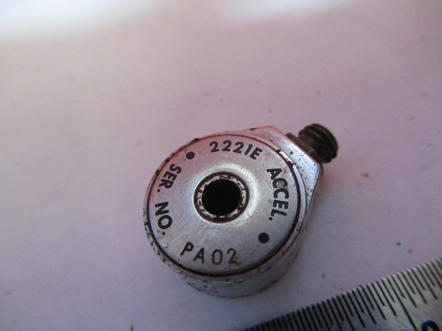 ENDEVCO 2221E CHARGE MODE ACCELEROMETER VIBRATION SENSOR PICTURED X8-B-23