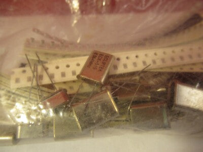 LOT QUARTZ CRYSTALS + COMPONENTS TO MAKE OSCILLATORS AS PICTURED &10-A-77