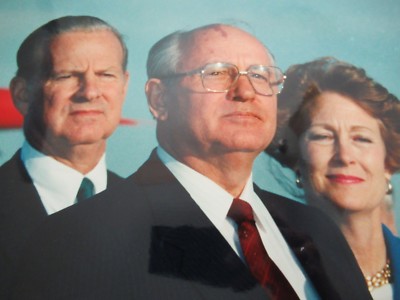 LARGE COLLECTABLE RUSSIA GORBACHEV USA BAKER WH MEETING VINTAGE PHOTOGRAPH &BLI