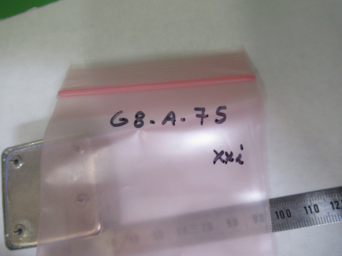 QUARTZ OSCILLATOR INTERNALLY HEATED PIEZO CARLISLE AS PICTURED G8-A-75