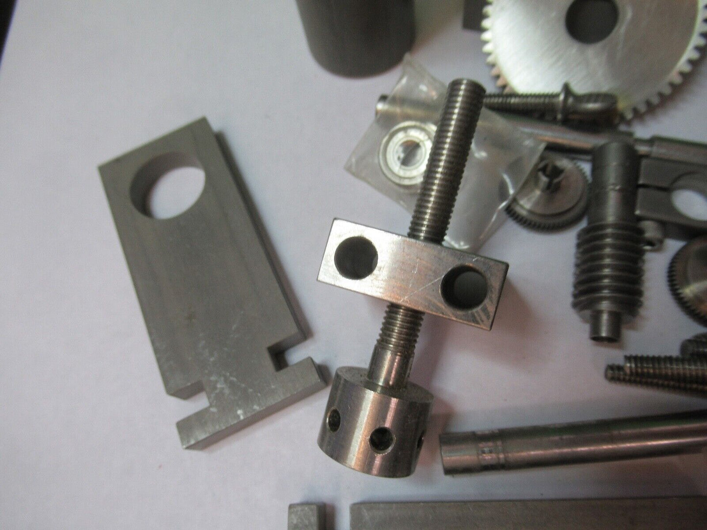 SERVO KIT LOT GEARS + ACCESSORIES ROBOTICS MECHATRONICS AS PICTURED G5-A-19