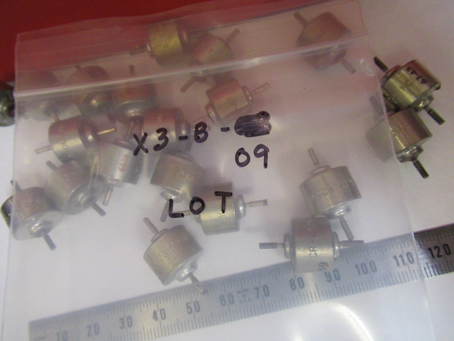 QUARTZ CRYSTALS LOT 1950's CR TYPE  FREQUENCY CONTROL RADIO AS PICTURED X3-B-09