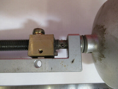 LEITZ WETZLAR GERMANY LINEAR POSITIONING KNOB SCREW ASSEMBL AS PICTURED #B7-A-40