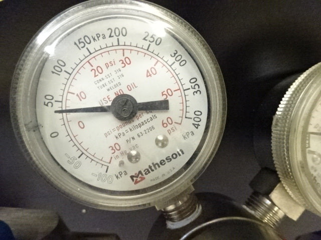 MATHESON 3513 + FLASH ARRESTOR MANOMETER REGULATOR VALVE GAS PROCESS AS IS 78-03
