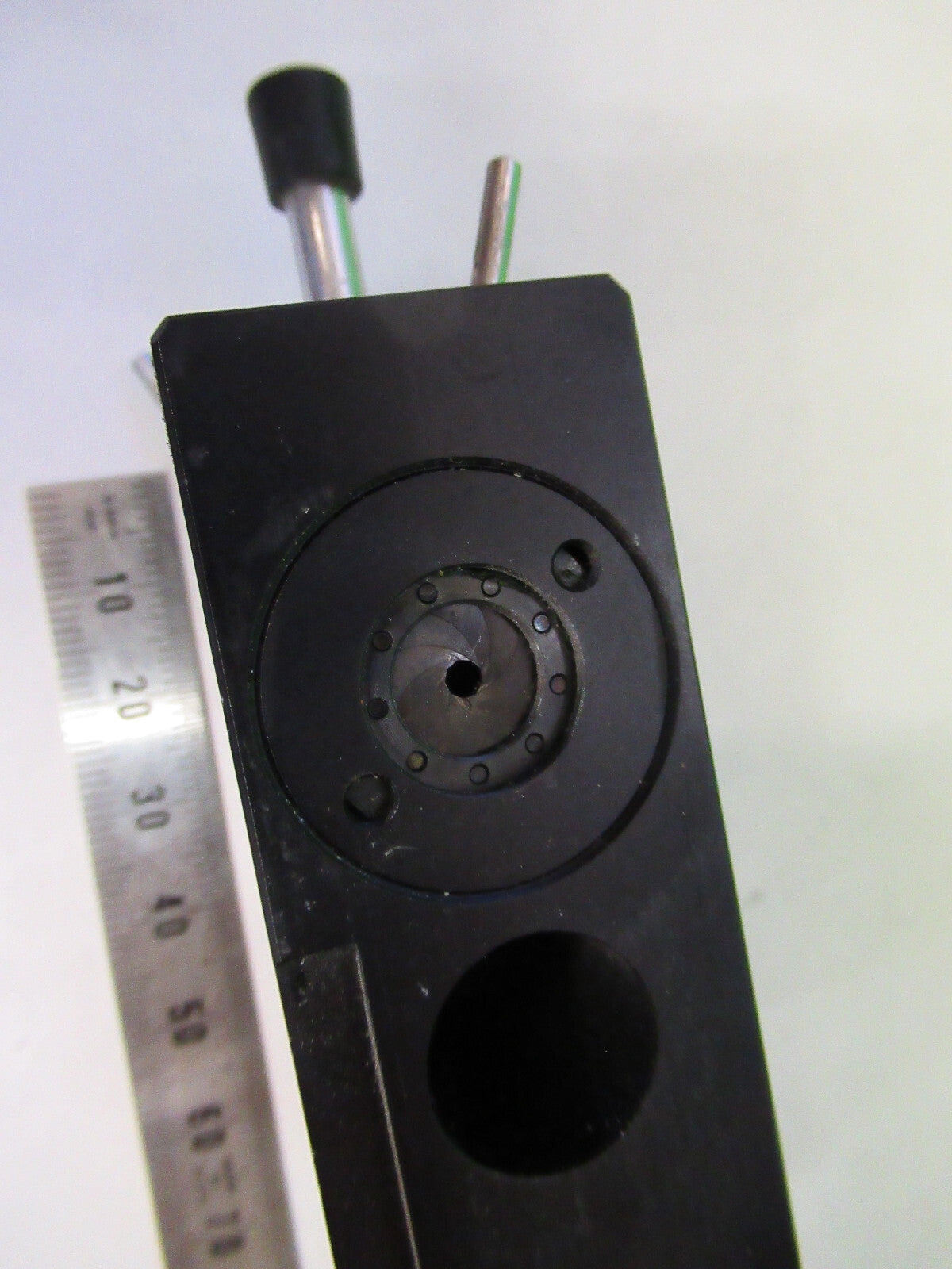 LEITZ WEZLAR 563345 IRIS ASSEMBLY OPTICS MICROSCOPE PART AS PICTURED 82-A-72