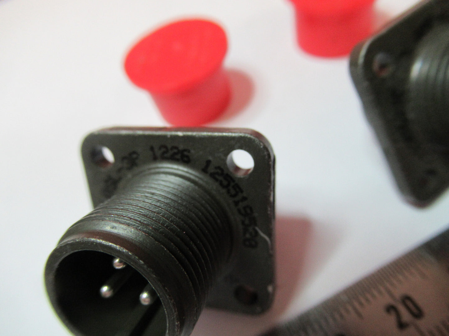 AMPHENOL CONNECTOR MIL SPEC MS3102R10SL-3P AS PICTURED T1-A-13