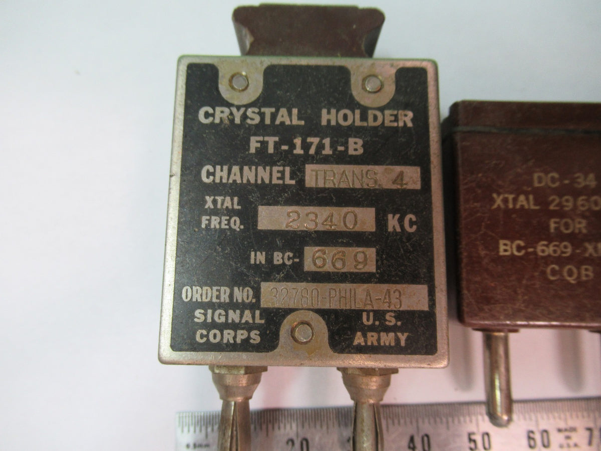 ANTIQUE WWII SIGNAL CORP RESONATOR QUARTZ  FREQUENCY CONTROL AS PICTURED T5-A-98