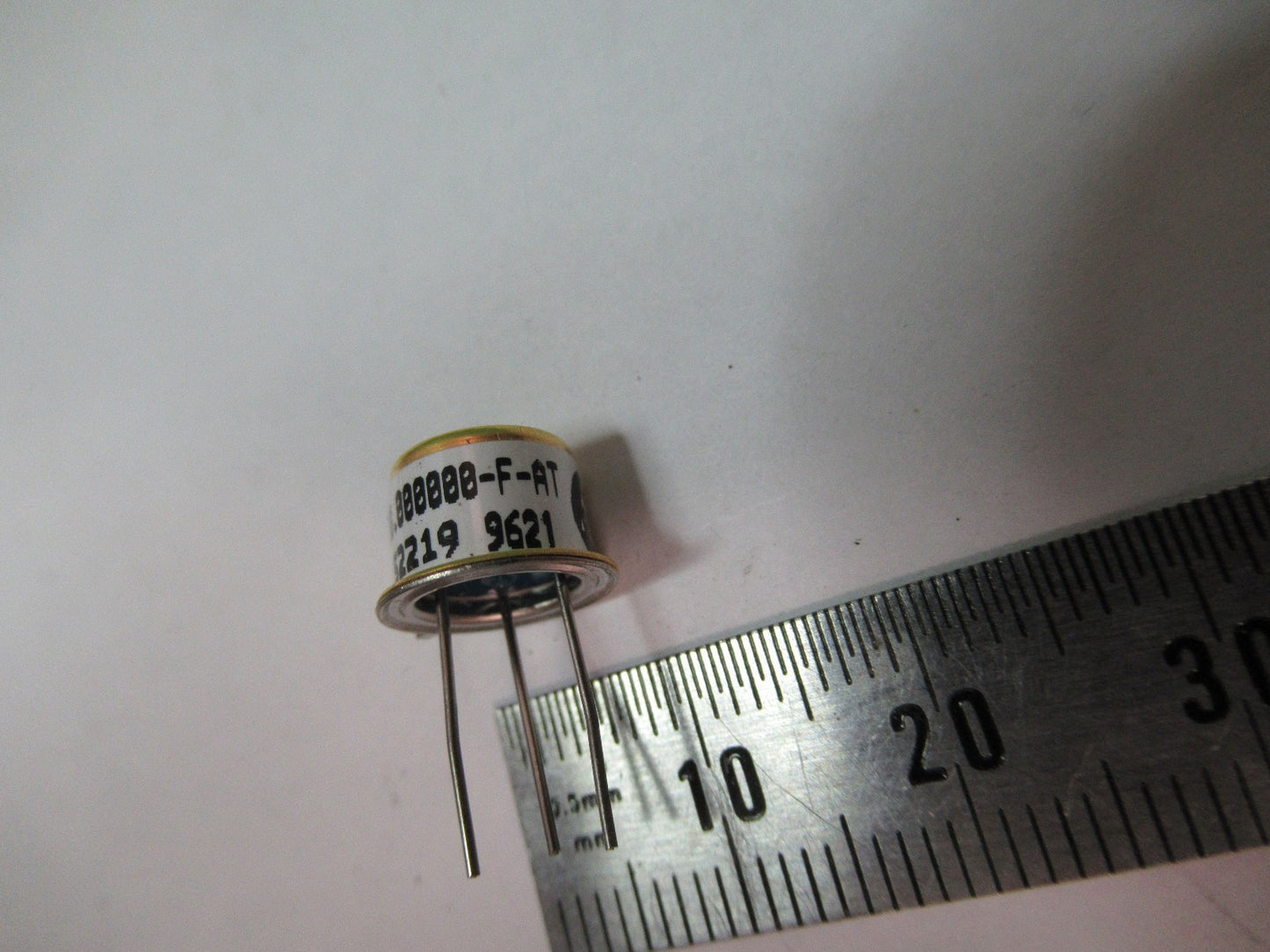FEI SPACE SWEPT 10 MHz RESONATOR QUARTZ  FREQUENCY CONTROL AS PICTURED T5-A-102