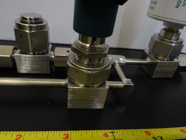 FOR PARTS SWAGELOK ASSEMBLY VALVE marked bad FITTINGS OK SOLD AS IS #TB-3