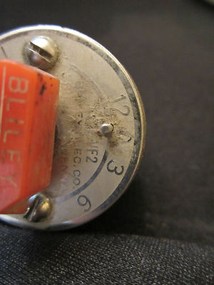 VINTAGE WWII QUARTZ CRYSTAL BLILEY ELECTRIC VARIABLE 3504KC FREQUENCY VF2 RED #1