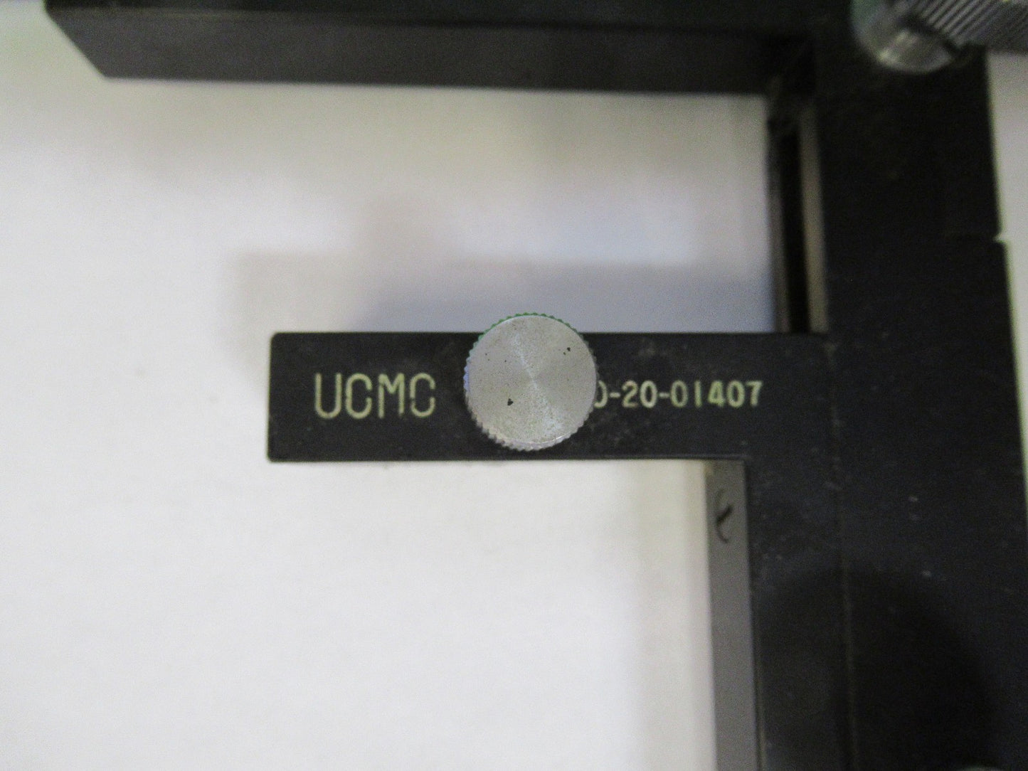 UNIVERSAL STAGE CLIPS XY WORKS FINE MICROSCOPE PART AS PICTURED T4-B-37