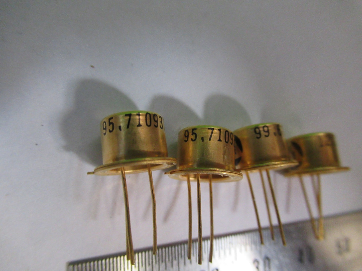 KVG SPACE SWEPT MHz RESONATOR QUARTZ FREQUENCY CONTROL AS PICTURED T5-A-108