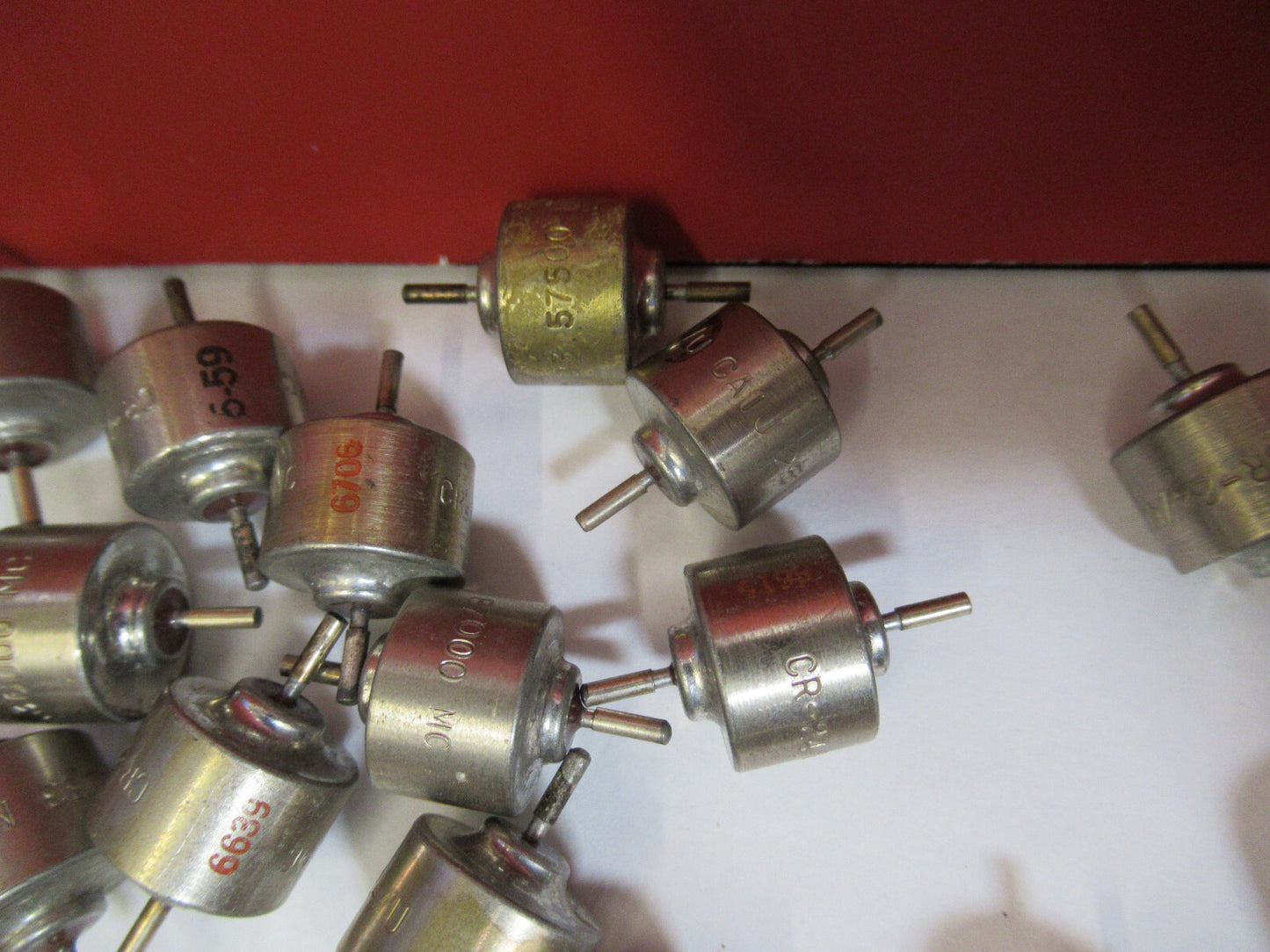 QUARTZ CRYSTALS LOT 1950's CR TYPE  FREQUENCY CONTROL RADIO AS PICTURED X3-B-09
