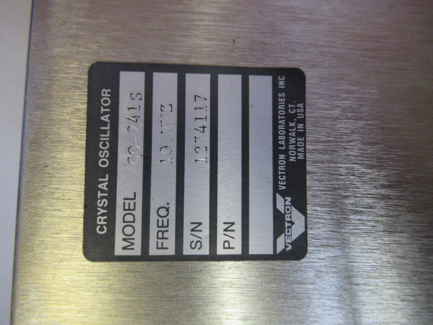 VINTAGE QUARTZ VECTRON OSCILLATOR FREQUENCY CONTROL 10 MHz AS PICTURED V8-B-70