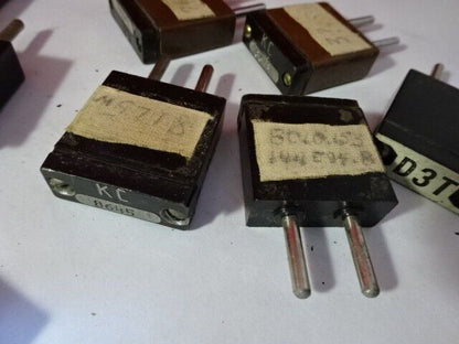 LOT VINTAGE QUARTZ CRYSTAL RESONATORS MIL SPEC FREQUENCY CONTROL RADIO #6V-A-22