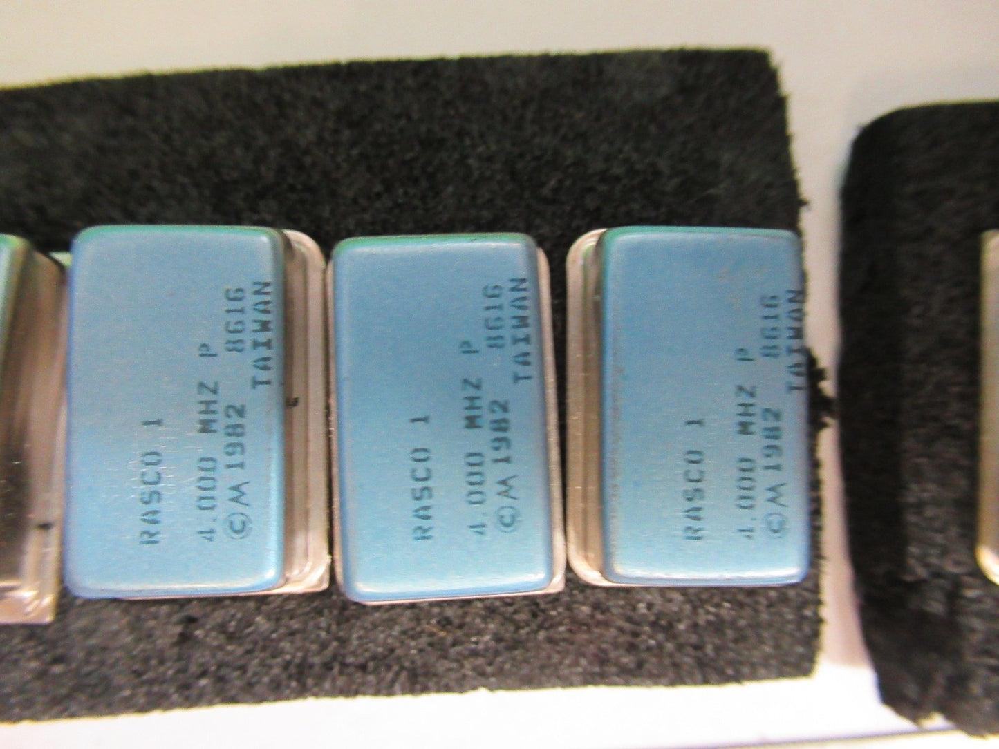 LOT Rasco 4 MHz TAIWAN  OSCILLATOR QUARTZ FREQUENCY CONTROL AS PICTURED T5-A-112