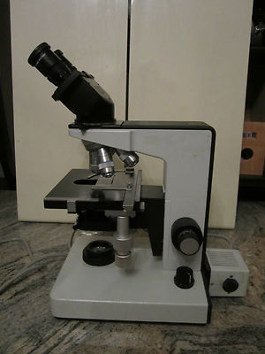 LEITZ MICROSCOPE LABORLUX 12 OPTICS 4 OBJECTIVES POWER UP AND OPERATES OK