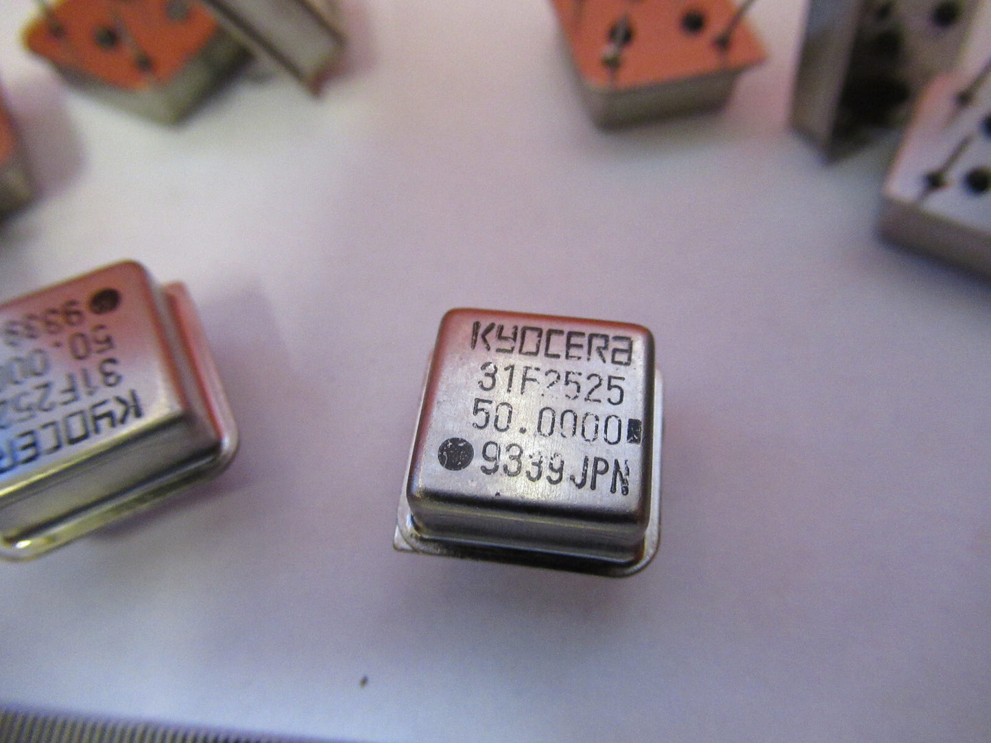 LOT 15 ea  KYOCERA QUARTZ CRYSTAL 50 MHz  FREQUENCY AS PICTURED X3-B-07