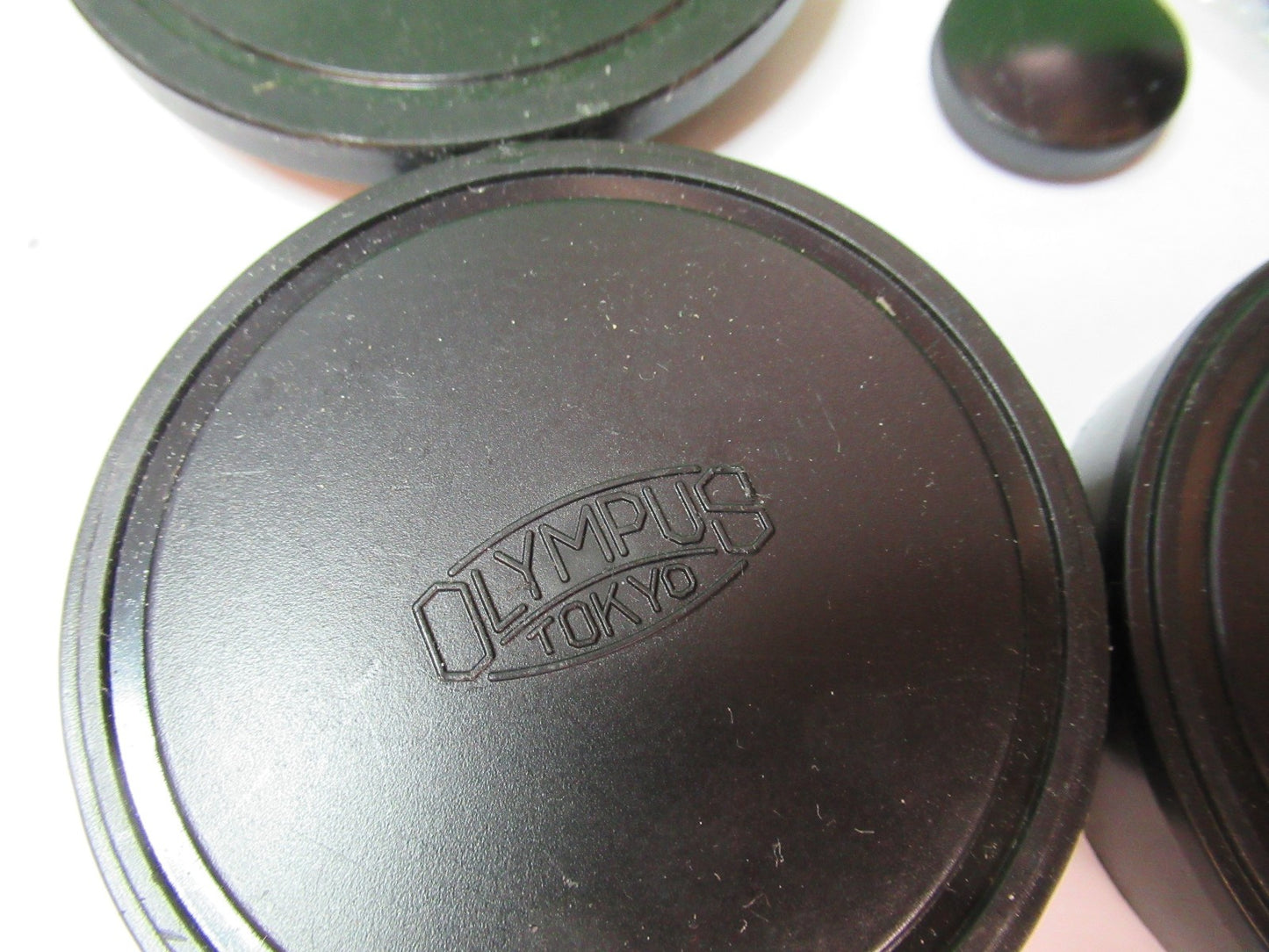 OLYMPUS PLASTIC CAPS LEITZ OBJECTICE CAPS LOT MICROSCOPE AS PICTURED T5-A-93