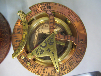 COLLECTABLE SUNDIAL GILBERT LONDON LEATHER CASE AS PICTURED T3-C-19