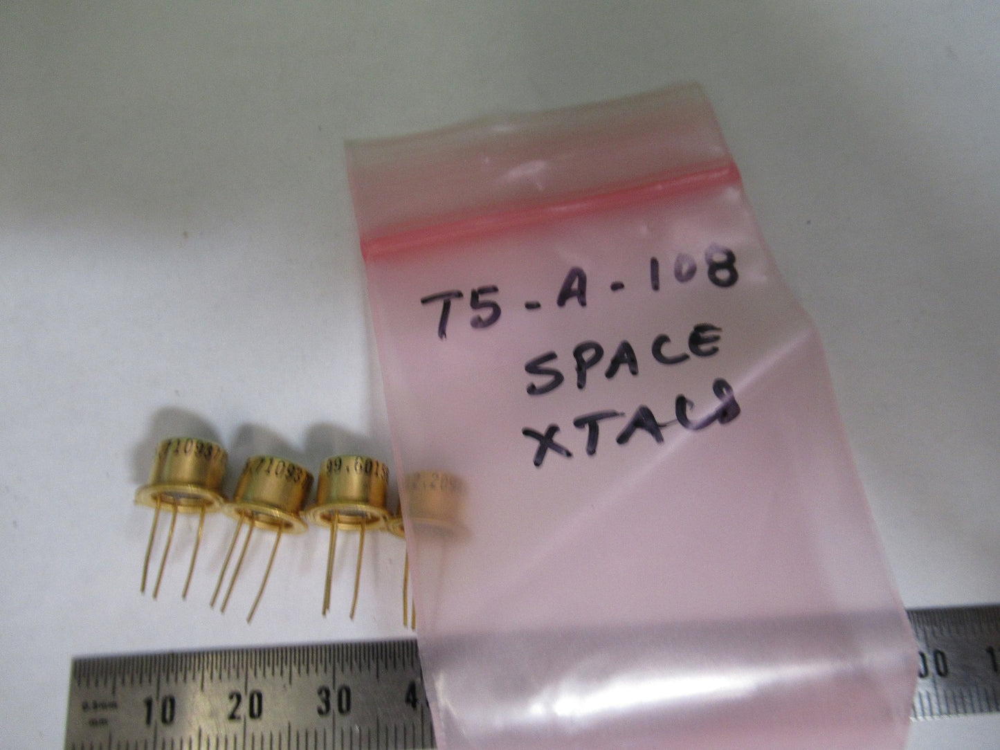 KVG SPACE SWEPT MHz RESONATOR QUARTZ FREQUENCY CONTROL AS PICTURED T5-A-108