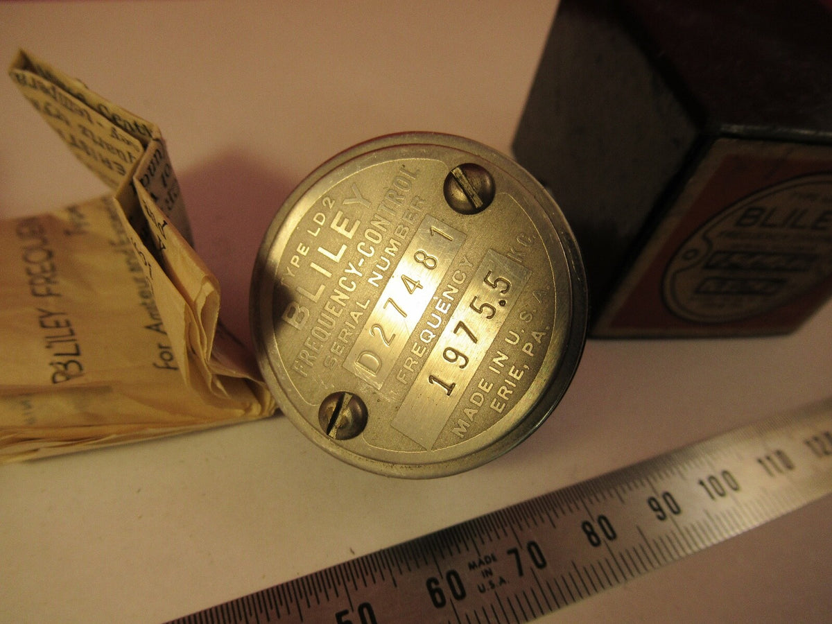 Vintage 1940's Quartz Crystal Bliley Electric Co. LD2 Frequency 1975.5 Kc + Box