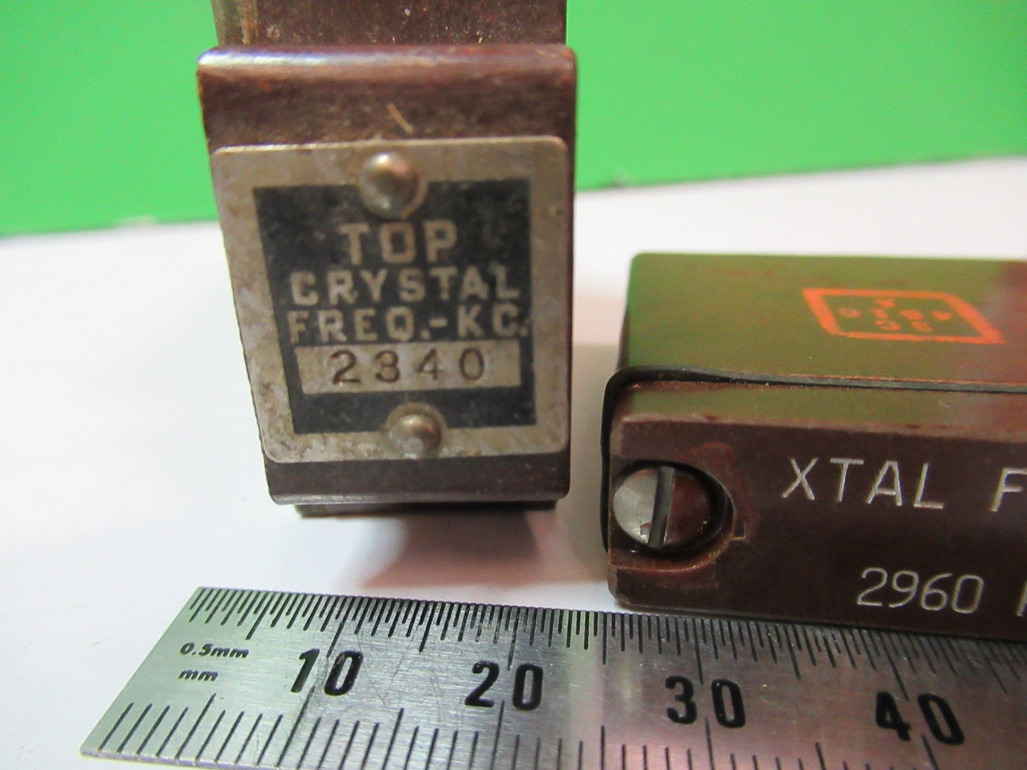 ANTIQUE WWII SIGNAL CORP RESONATOR QUARTZ  FREQUENCY CONTROL AS PICTURED T5-A-98