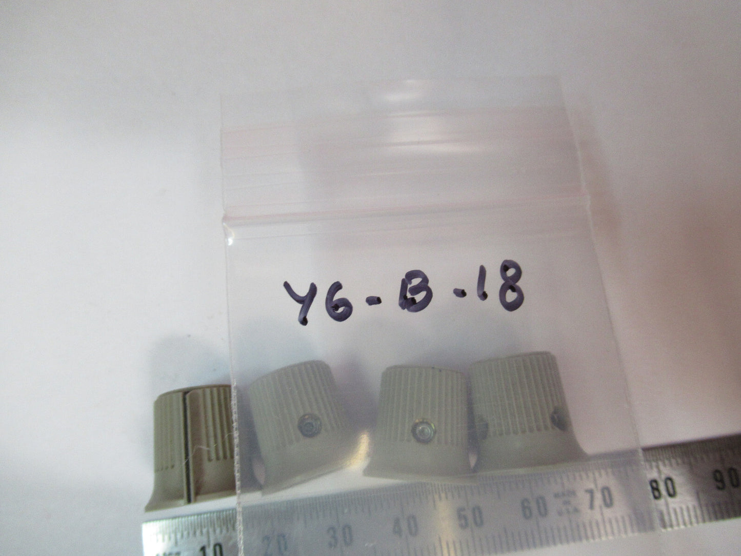 HP HEWLETT PACKARD SET OF PLASTIC KNOBS INSTRUMENT AS PICTURED Y6-B-18