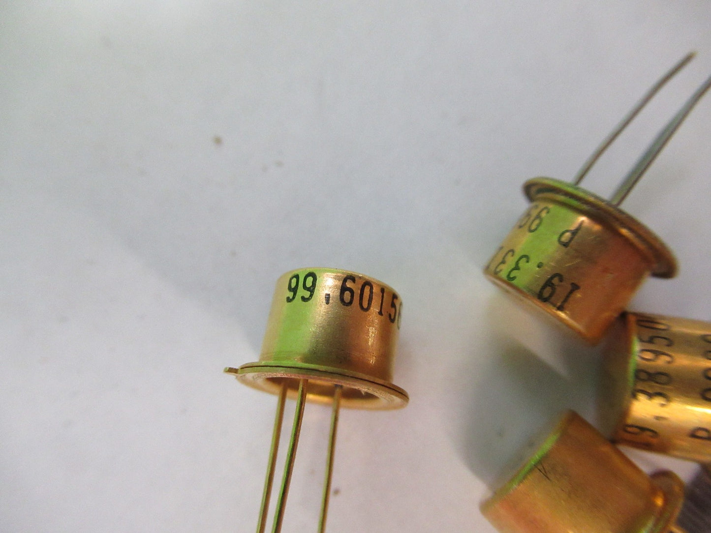 KVG SPACE SWEPT MHz RESONATOR QUARTZ FREQUENCY CONTROL AS PICTURED T5-A-106