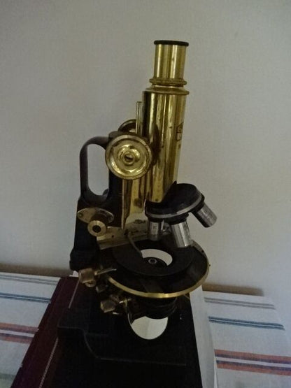 MICROSCOPE CARL ZEISS GERMANY ANTIQUE BRASS WITH 4 OBJECTIVES OPTICS AS IS #LOB