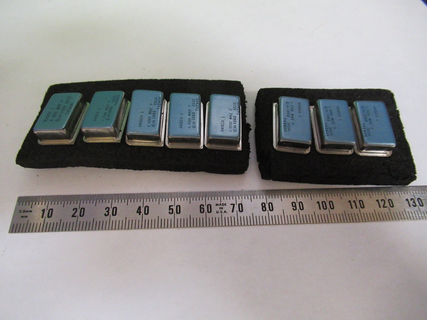 LOT Rasco 4 MHz TAIWAN  OSCILLATOR QUARTZ FREQUENCY CONTROL AS PICTURED T5-A-112