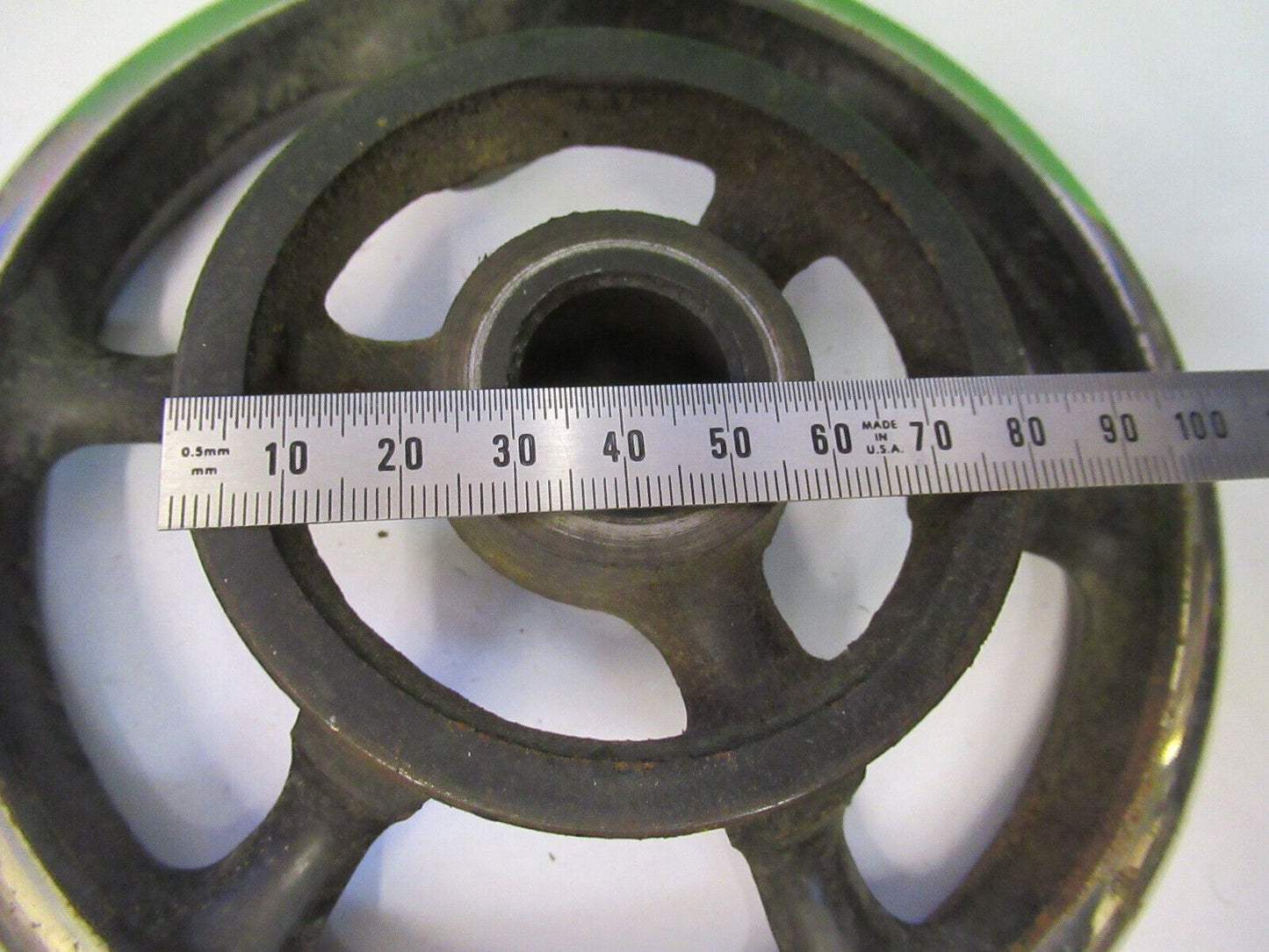 OLD SINGER SEWING ACCESSORY MACHINE  FLYWHEEL ASSEMBLY &P8-B-34