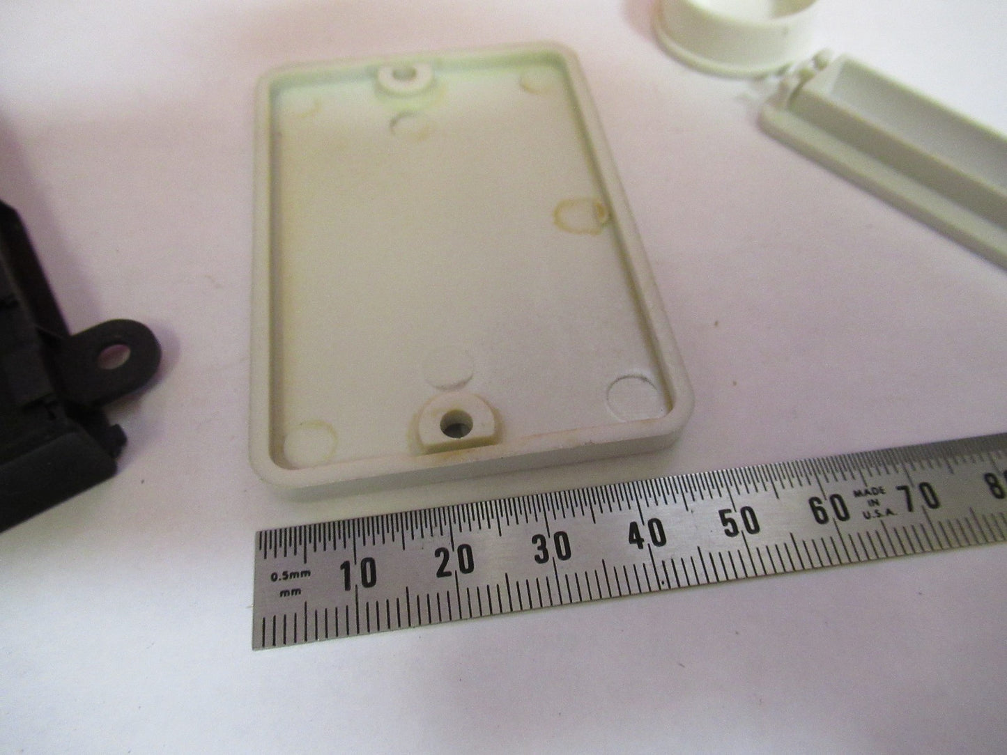 LEICA LEITZ GERMANY DMRB PLASTIC FIXTURES MICROSCOPE PART AS PICTURED T5-A-09