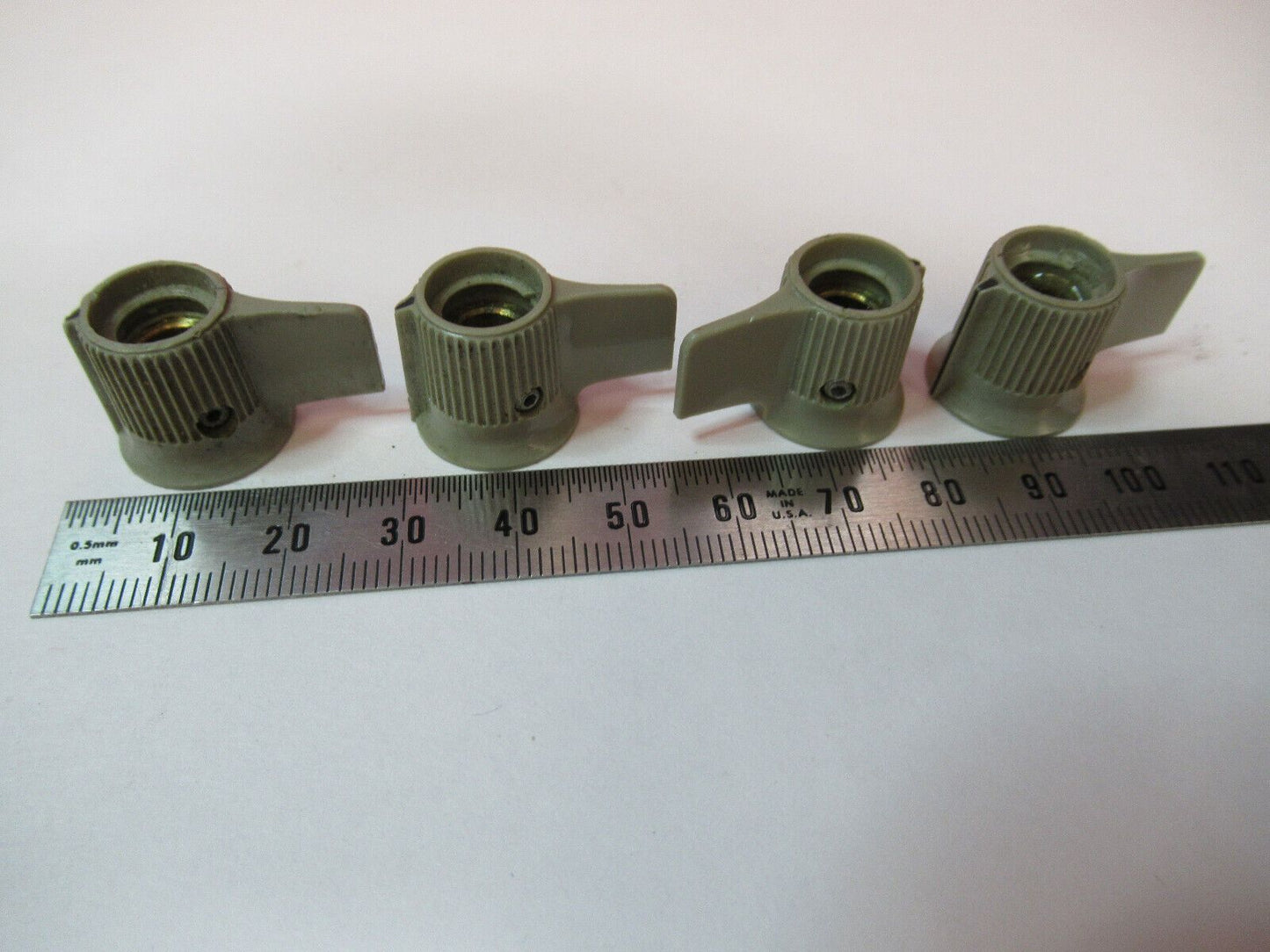 HP HEWLETT PACKARD SET OF PLASTIC KNOBS INSTRUMENT AS PICTURED Y6-B-15