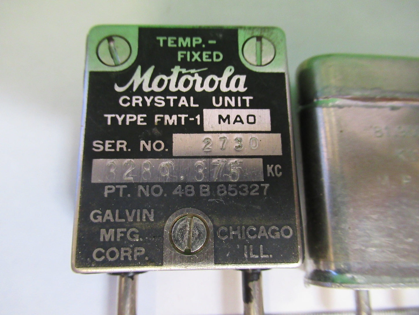 ANTIQUE MOTOROLA QUARTZ CRYSTAL FREQUENCY CONTROL RADIO AS PICTURED T6-B-41