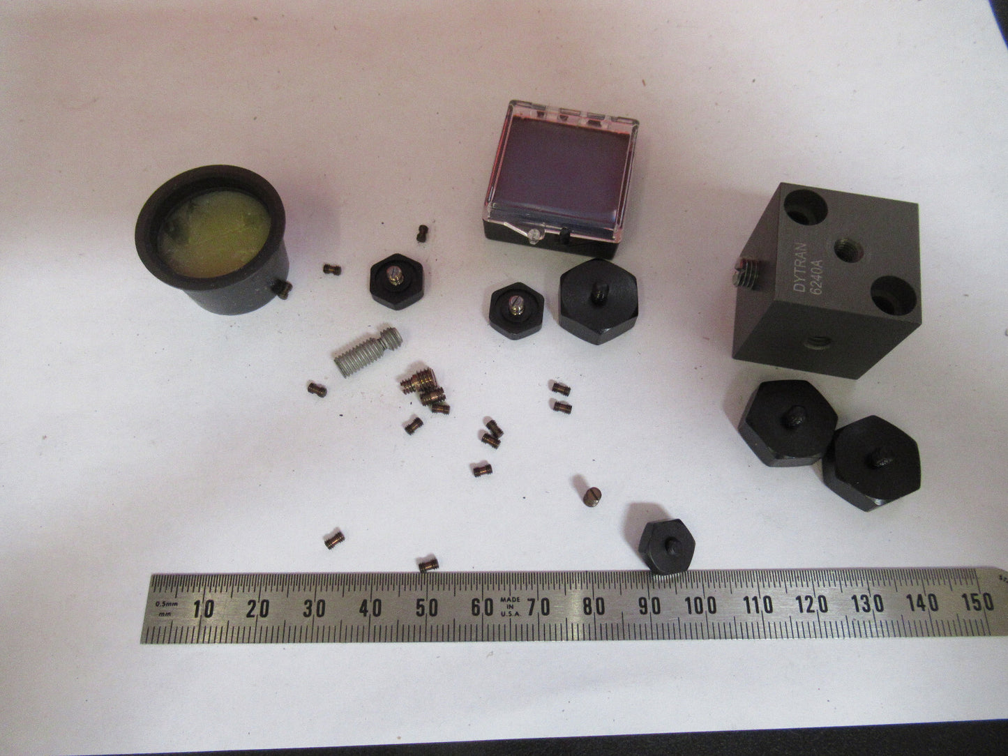 PCB PIEZOTRONICS ENDEVCO ACCESSORIES PETROWAX STUDS BASES AS PIC  T9-A-64