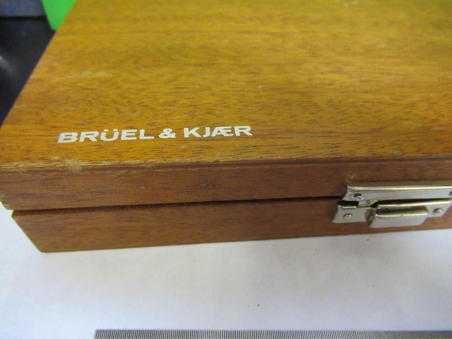 BRUEL KJAER EMPTY WOOD INSTRUMENT MAHOGANY AS PICTURED X9-B-87