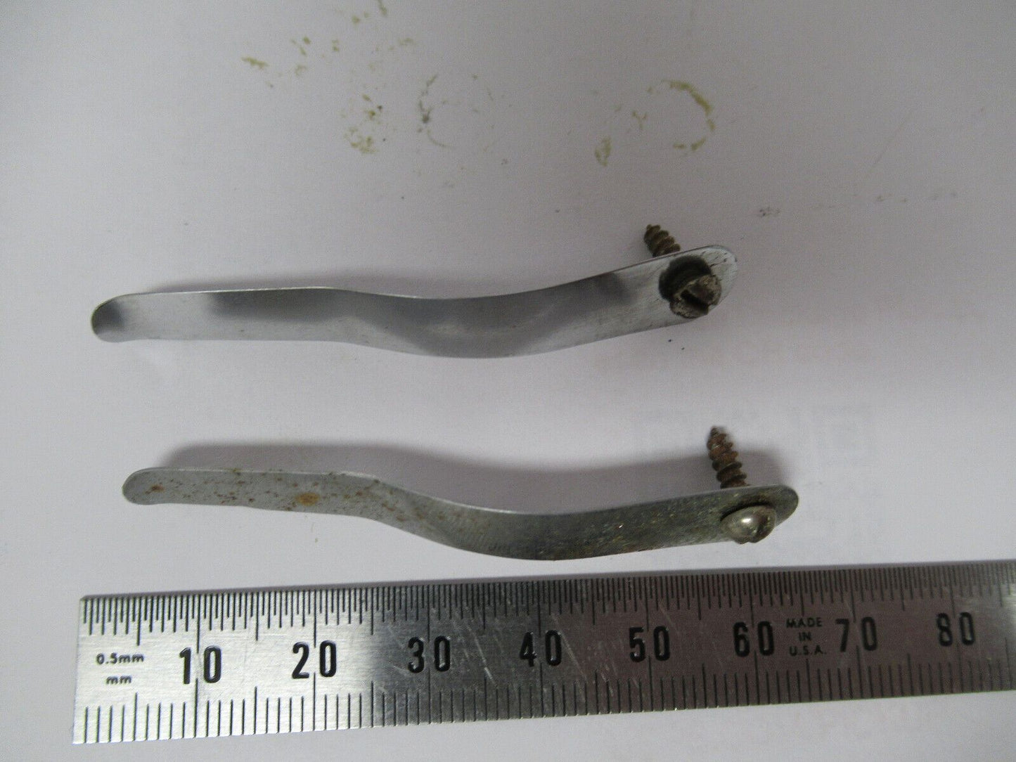 AO SPENCER PAIR CLIPS VINTAGE MICROSCOPE PART AS PICTURED W1-A-10