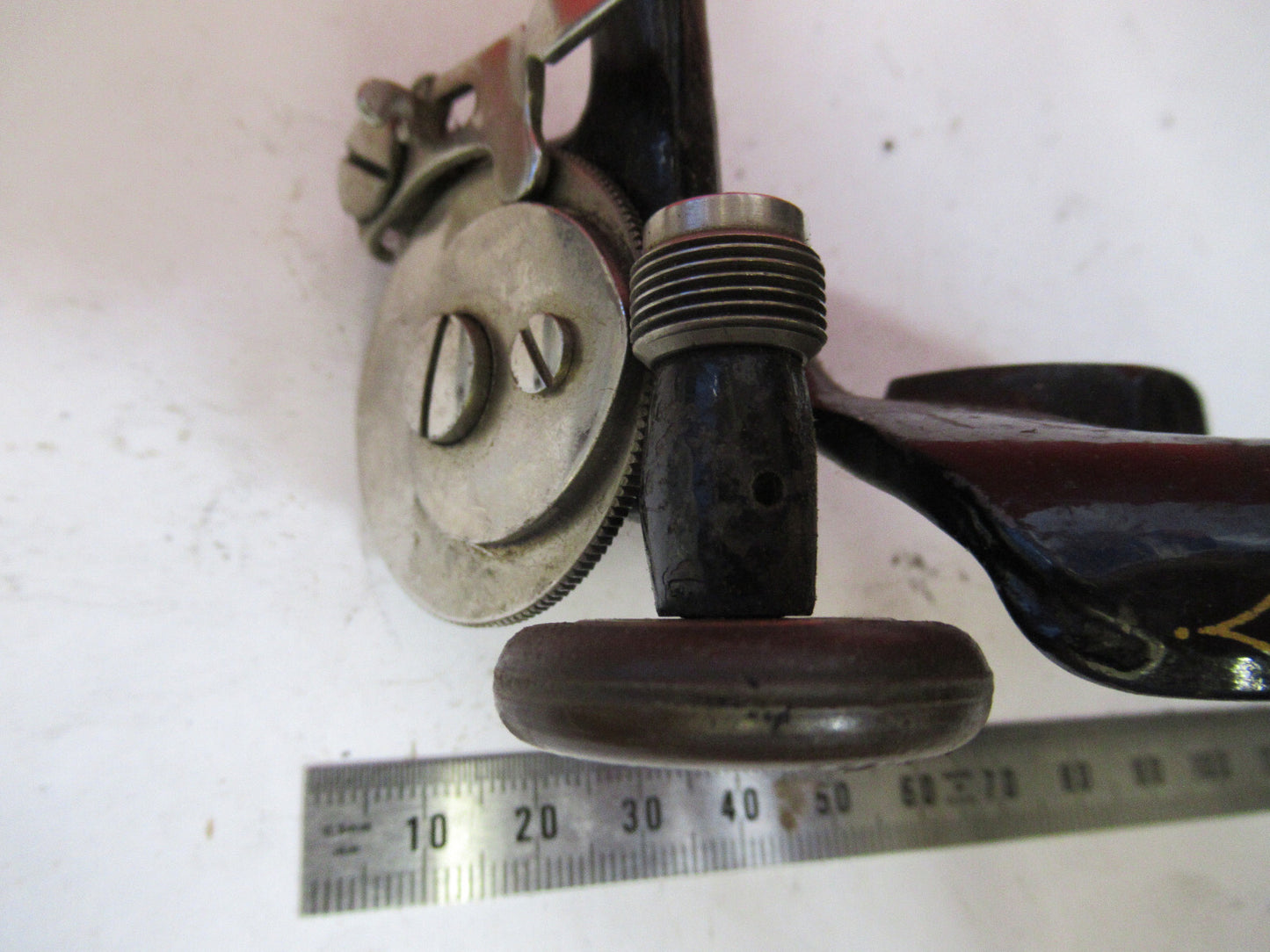 FOR PARTS OLD SINGER SEWING MACHINE MODEL PULLEY ASSEMBLY as picture &H9-B-70