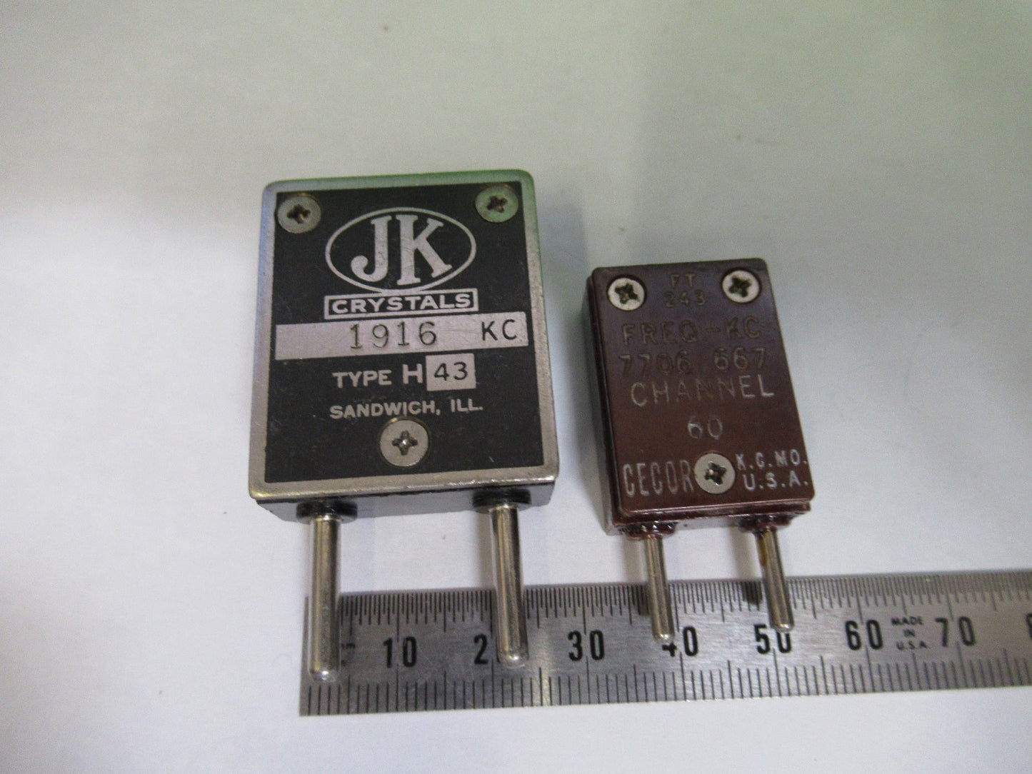 ANTIQUE JK CTS QUARTZ CRYSTAL FREQUENCY CONTROL RADIO AS PICTURED T6-B-42