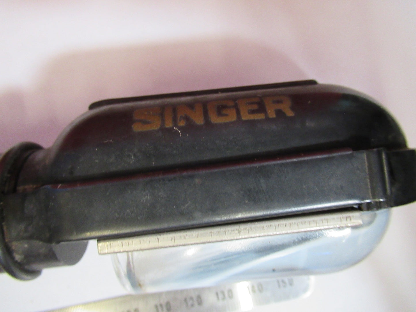 SINGER SEWING MACHINE ELECTRIC LAMP ASSEMBLY AS IS AS PICTURED V7-A-55