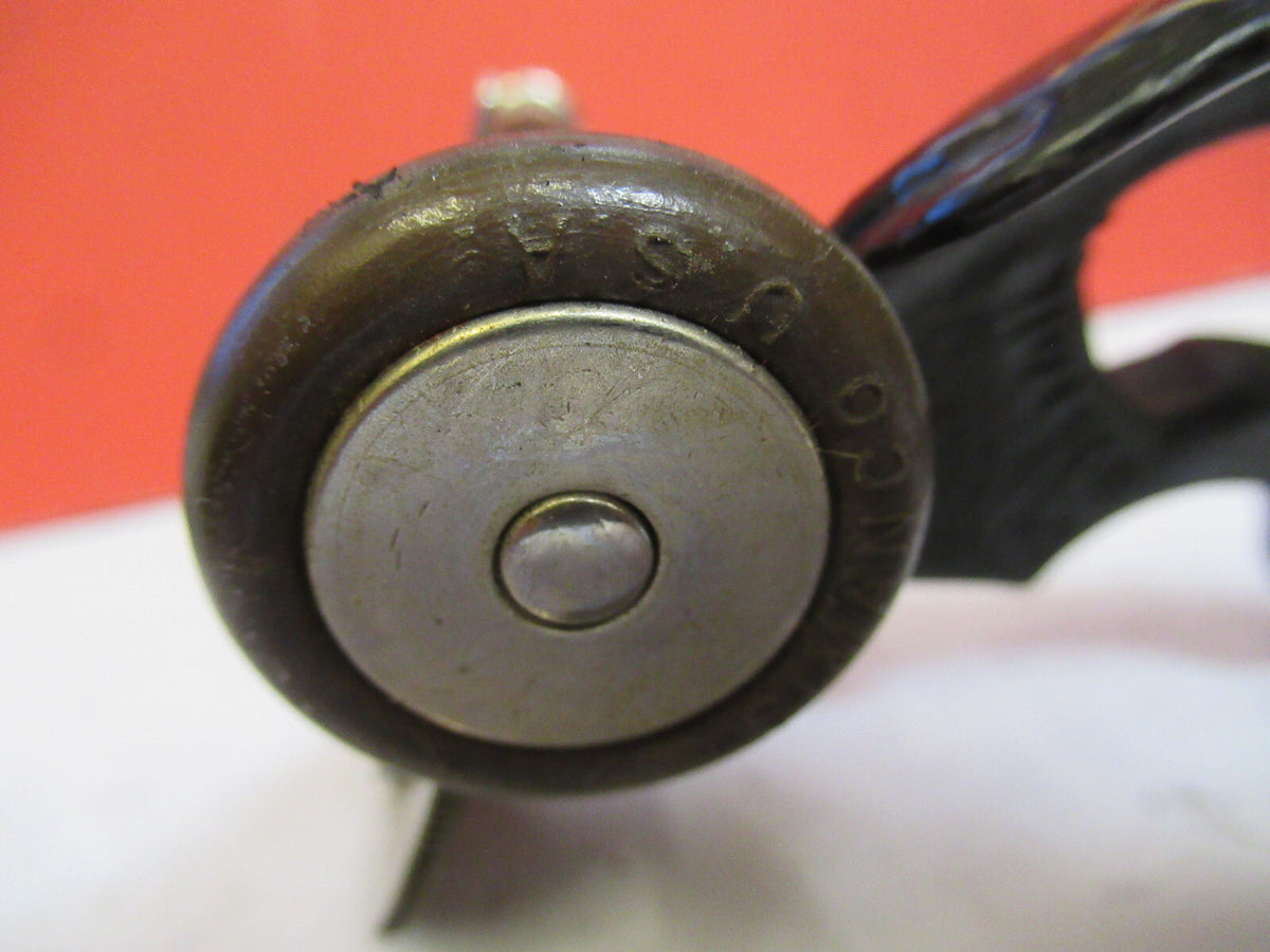 FOR PARTS OLD SINGER SEWING MACHINE MODEL PULLEY ASSEMBLY as picture &H9-B-70