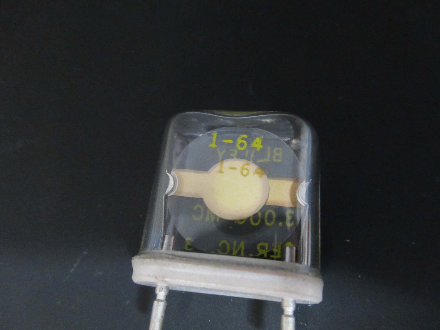 BLILEY ELECTRIC QUARTZ CRYSTAL B27 RESONATOR 3.0 MHz FREQUENCY AS PIC #FT-1-A-79
