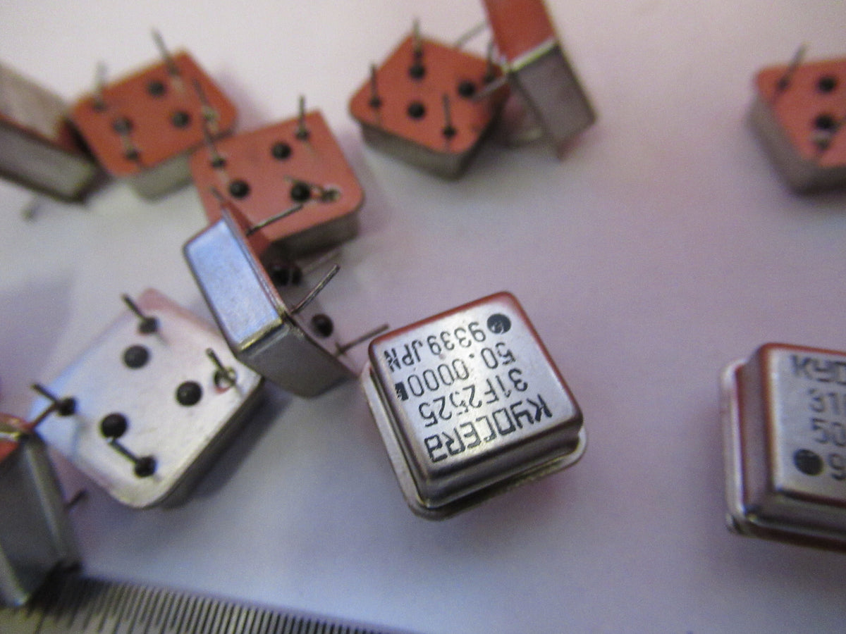 LOT 15 ea  KYOCERA QUARTZ CRYSTAL 50 MHz  FREQUENCY AS PICTURED X3-B-07