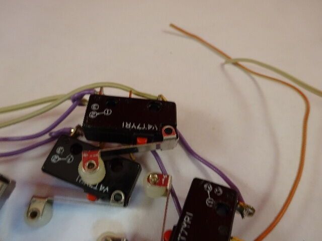 LOT 6 EA MICRO POSITION SWITCH V4T74RI CONTROL AS IS &H1-C-25
