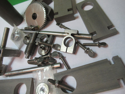 SERVO KIT LOT GEARS + ACCESSORIES ROBOTICS MECHATRONICS AS PICTURED G5-A-19
